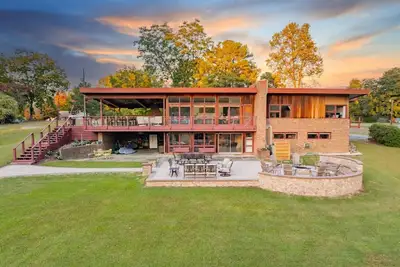 Image de Paradise Point: Pool Table & Massive Outdoor Area!