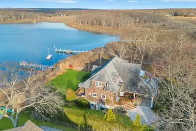 Image de Expansive Waterfront Home in Southampton with Private Dock, Amazing Views, . . .