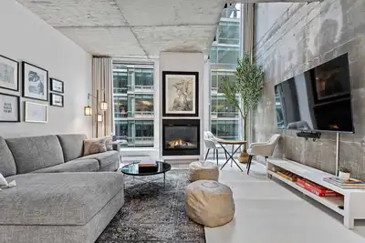 Image de Luxury Two-level Loft, Gym, Ug Parking, Perfect Location