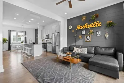 Image de Luxury Three Story East Nashville Townhouse