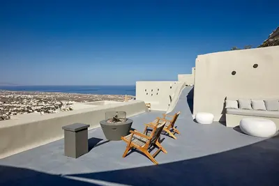 Image de Impressive Santorini Apartment | 1 Bedroom Suite | Apartment Moe | Furnished Sun Terrace with Amazing Sea Views | Outdoor Private Heated Jacuzzi | Kastelli, Pyrgos Kallistis