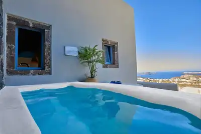 Image de Marvelous Santorini Apartment | 1 Bedroom Suite | Apartment Jakotsumaru | Furnished Sun Terrace with Amazing Sea Views | Heated Private Plunge Pool | Kastelli, Pyrgos Kallistis