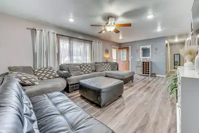 Image de Newly Remodeled Home in Storm Lake w/ Private Yard