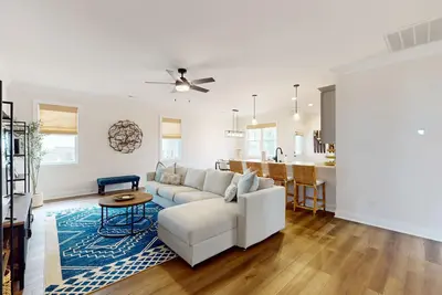 Image de Coastal Elegance: Newly Constructed Retreat in Oak Island with Luxury Finishes