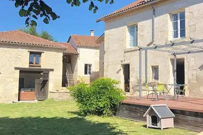Image de Gîte avec piscine privée, terrasse et jardin, proche des sites touristiques