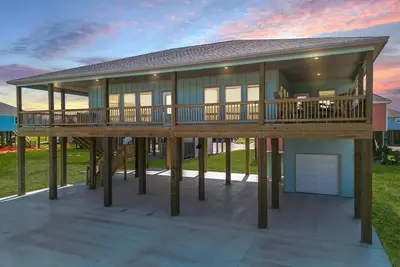 Image de Spacious Beach home, 5 min walk to beach!