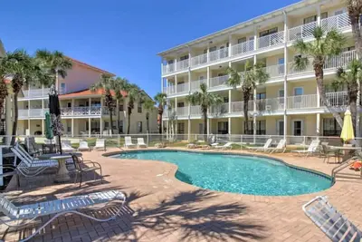 Image de Stunning Beach Condo!