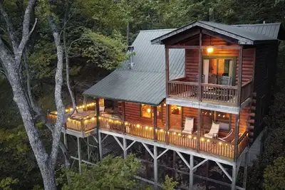 Image de Fern Cabin - Hot Tub & Mountain Views - Dog Friendly!
