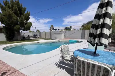 Image de Cool Blue Oasis! Near Asu and Old Town Scottsdale! Refreshing Private Pool/4b/2b