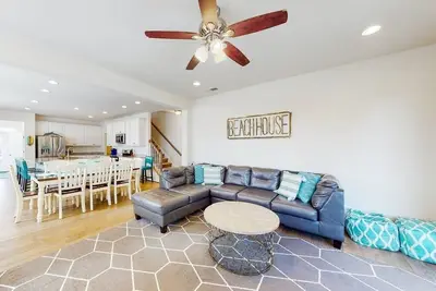 Image de Gorgeous Ocean View Beach Club Home, Sleeps 11, 5 Beds, 4. 5 Baths