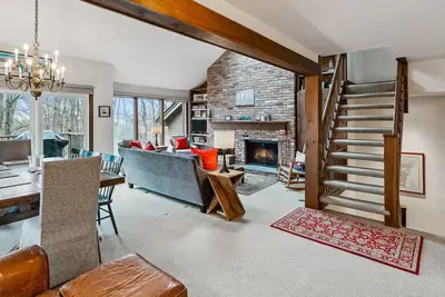 Image de Golf Course, Natural Wood Fireplace | Greensway 3d