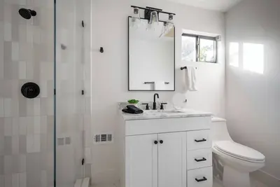 Image de Designer Villa - Spacious, Modern Luxury Retreat close to SoCo and Downtown