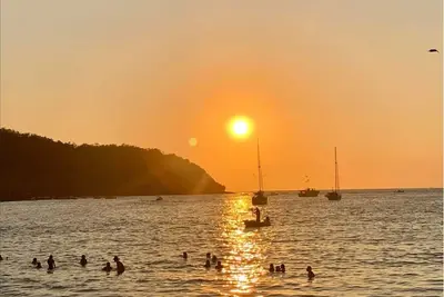 Image de 1 bedroom villa -stunning views, terraces, garden, plunge pool @ mins to beach.