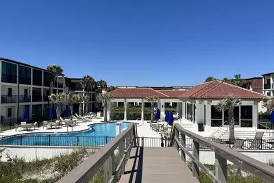 Image de Immaculate one bedroom condo ground floor in S Jax Bch