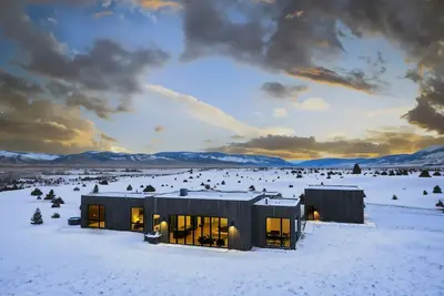 Image de Wander Yellowstone Valley sleeps 6, w/Workstations & gym, 3 Bedrooms