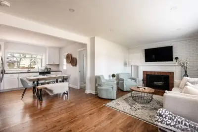 Image de Designer Furnished + Game Room | Lcp Collection