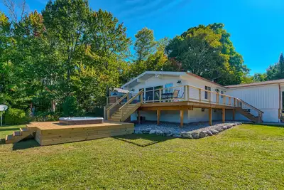 Image de Private lake home away from home