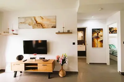 Image de Appartement \"Oasis Beach 124\" avec piscine partagée, Wi-Fi et climatisation