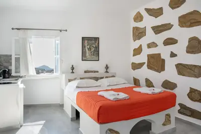 Image de Appartement \"Politimi's Studio N4\" avec vue sur la montagne, Wi-Fi et climatisation