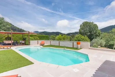 'Lobéal' avec piscine partagée, Wi-Fi et climatisation