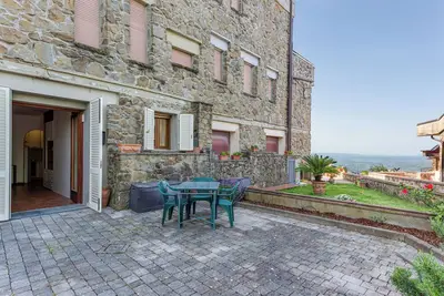Image de Appartement \"Il Nido Toscano\" avec vue sur la montagne, terrasse privée et jardin privé