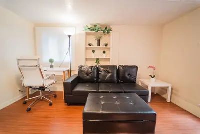Image de 425b Ground 3b1b Unit Gated Parking near Bart & Fw, shops and restaurants