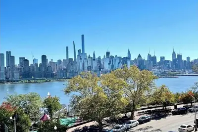 Image de Golden Skyline: Apt w/ free Parking 15 Min to Nyc