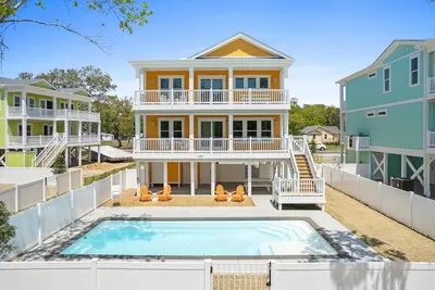 Image de Quick Beach Access, Custom, Professionally Furnished home, Pet Friendly, Private Heated Pool