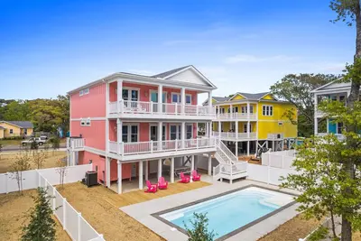 Image de Luxury Single Home, 5/5, Private heated pool and close beach access