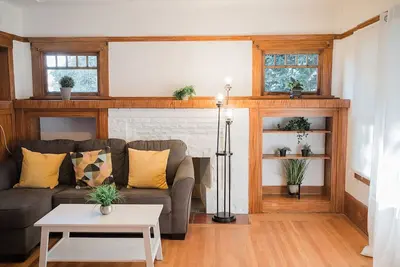 Image de 425a- Upper 2b1b Unit Gated Parking near Bart & Fw, shops and restaurants