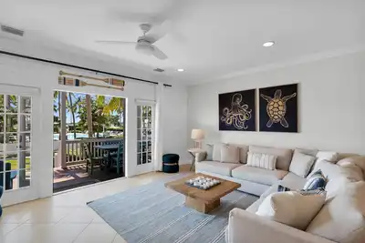 Image de Waterfront Luxury Villa (35) with sunset views and boat slip