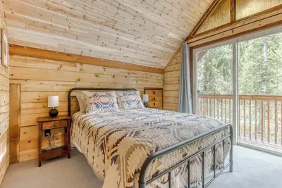 Image de Thompson Cabin - Riverfront - Pet Friendly