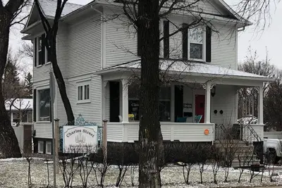 Image de Beautiful Folk Victorian home in the heart of Lethbridge.