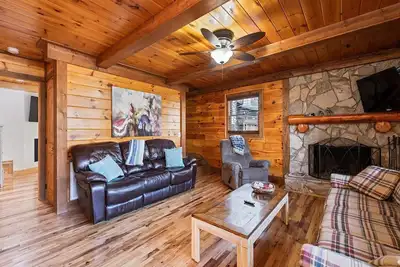 Image de Woodfern Retreat-Charming Cabin, Fantastic Central Location, Pet Friendly!