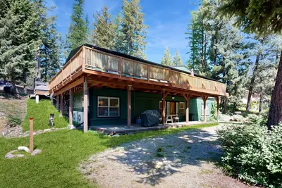 Image de Lower-level mountain view retreat with a kitchenette & washer/dryer