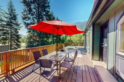 Image de Mountain view retreat with deck, private hot tub, washers & dryers, firepit