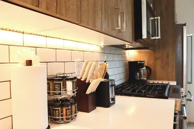 Image de Stunning Entire Townhome 3b\/2. 5ba w Parking in Seattle