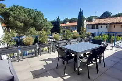 Image de Appartement 2 ch / grande terrasse dans maison individuelle à 200m de la plage