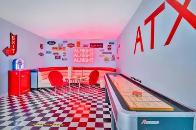 Image de Atx Jukebox | Jacuzzi | Shuffleboard | Fire Pit