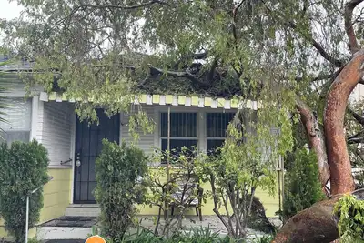 Image de Centrally located Cozy Santa Monica haven with backyard and parking!