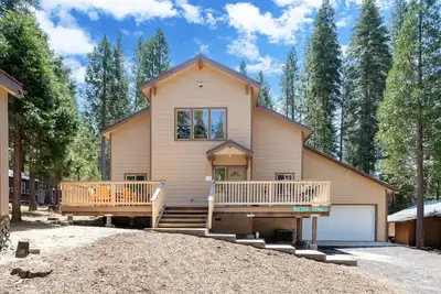 Image de Yosemite Base Camp- Updated cabin Inside Yosemite!