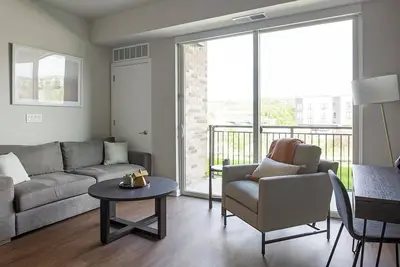 Image de Landing at The Darby at Briarcliff - 2 Bedrooms. . .