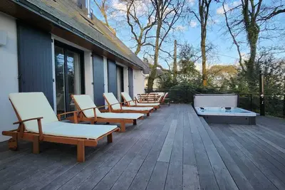 Image de Exclusivité : Villa avec Salle de Sport, Sauna, Jacuzzi & Parc Arboré