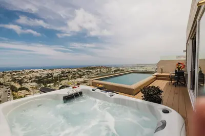 Image de Experience the pinnacle of luxury in our newly designed two-bedroom duplex penthouse in Mellieha