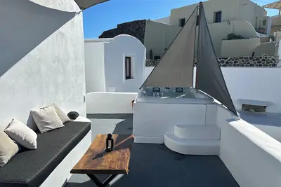 Image de Argy's Luxury Caves - White Cave Villa. \nExperience authentic Santorini living!