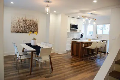 Image de Escape the City - Serenity awaits in historic Fort Erie. Minutes from Niagara