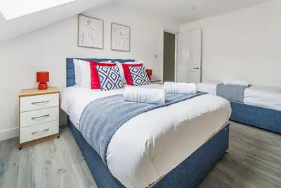 Image de Spacious Town Centre Apt | Sleeps 4 | Free WiFi