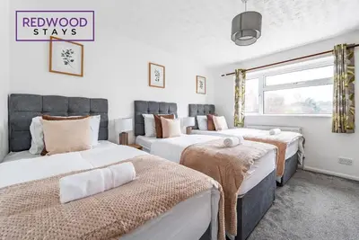 Image de Cozy 3 Bedroom House in Camberley, Free Parking