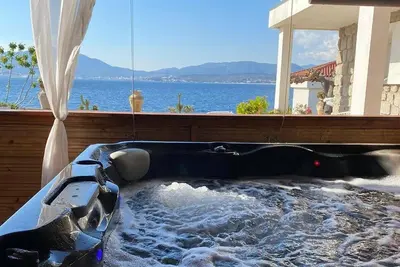 Image de Aïtone, vue mer, jacuzzi, 3 chambres-6 personnes-Résidence CasaBianca Porticcio