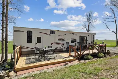 Image de Rustic Retreat Camper - on Silver Lake in Delhi. Pet Friendly!